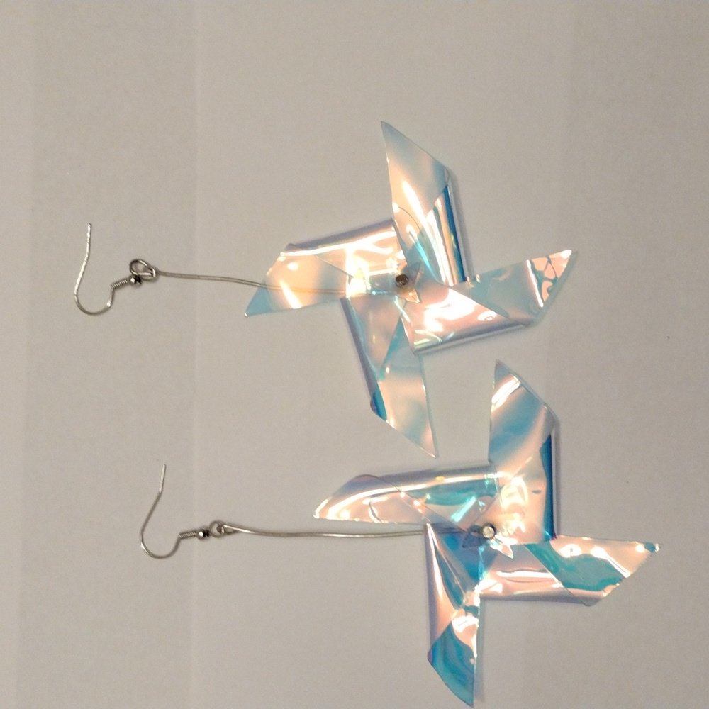 SOLD!! NWT Adorable Boho Blue Iridescent Pinwheel Earrings!! - Picture 4 of 7